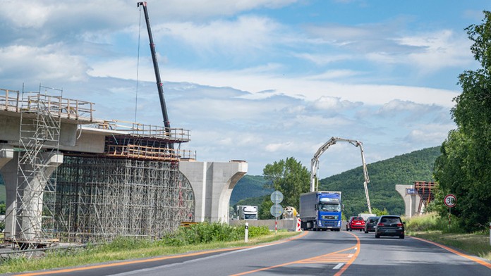 Výstavba úseku rýchlostnej cesty R2 v úseku Kriváň - Mýtna.