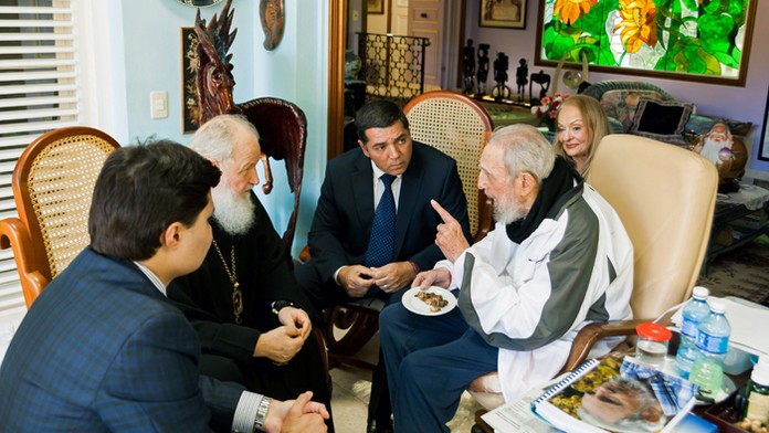 kubánsky vodca Fidel Castro (vpravo) a ruský ortodoxný patriarcha Kirill.