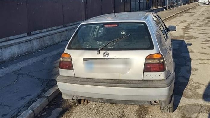 Odstavené auto, ktorého vodič nafúkal 5,5 promile.