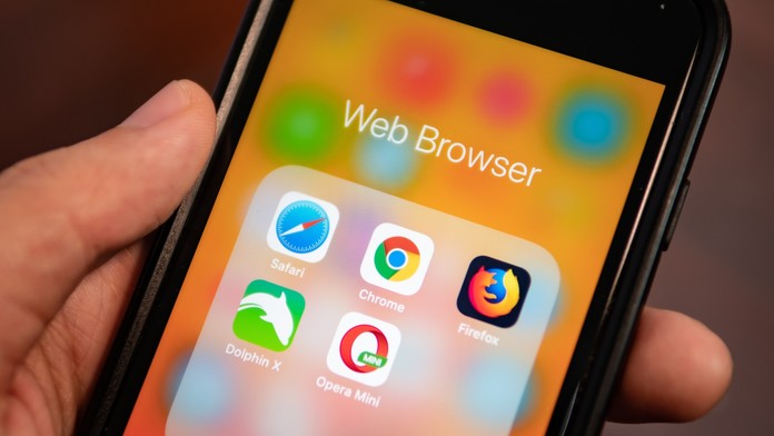 Alpská lyžiarka Petra Vlhová pózuje so sobom po triumfe v drhom slalome v Levi.