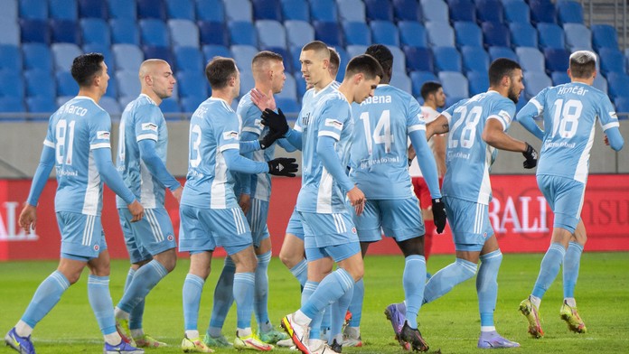 Na snímke gólová radosť hráčov Slovana.