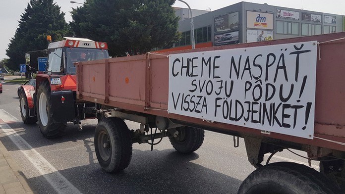 Protest farmárov v Komárne.