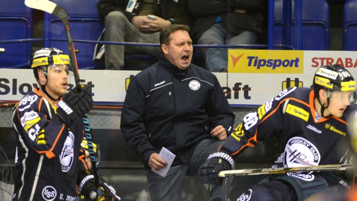 Na lavičke Košíc tréner Peter Oremus. 