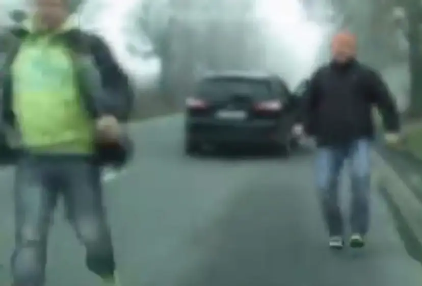 Na snímke prístroj na všívanie umelých vlákien do prírodného trávnika.
