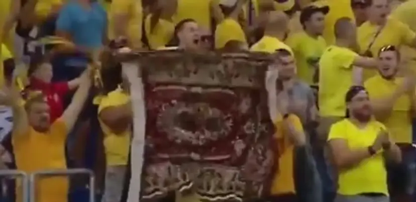 Fanúšik s kobercom.