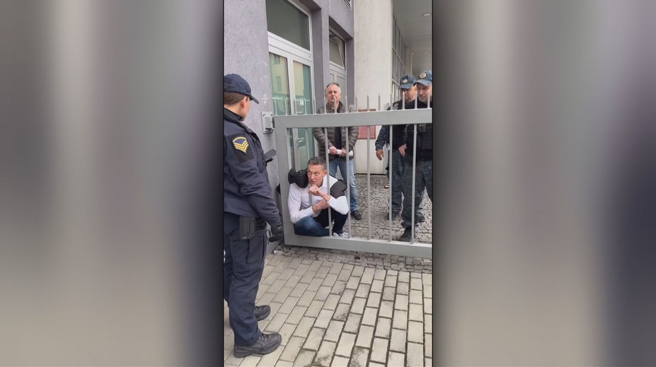 Malá ulica, veľký spor: Virálne video s plotom v Bratislave má dohru, majitelia plánujú radikálny krok