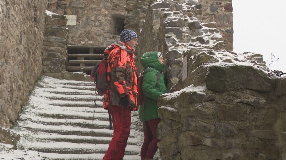 Vášnivá záľuba seniorov. Manželia objavujú hrady či zrúcaniny za každého počasia