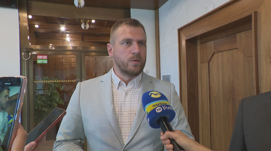 Fico sa snažil Kuffu od ministerského kresla odradiť. SNS však pritvrdila a trvá na svojom