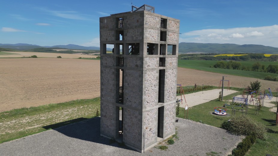 Vyzerá ako stredoveká pevnosť aj obrovský vínny sud. Tieto rozhľadne musíte vidieť na vlastné oči