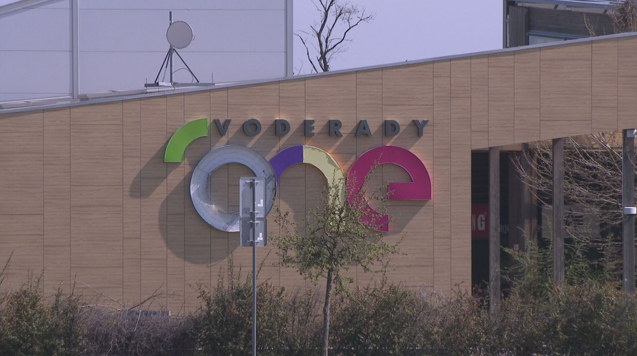 Milióny za prázdny areál v kauze Slayáda: Namiesto robotov a lietajúcich áut blokujú cestu drevené palety