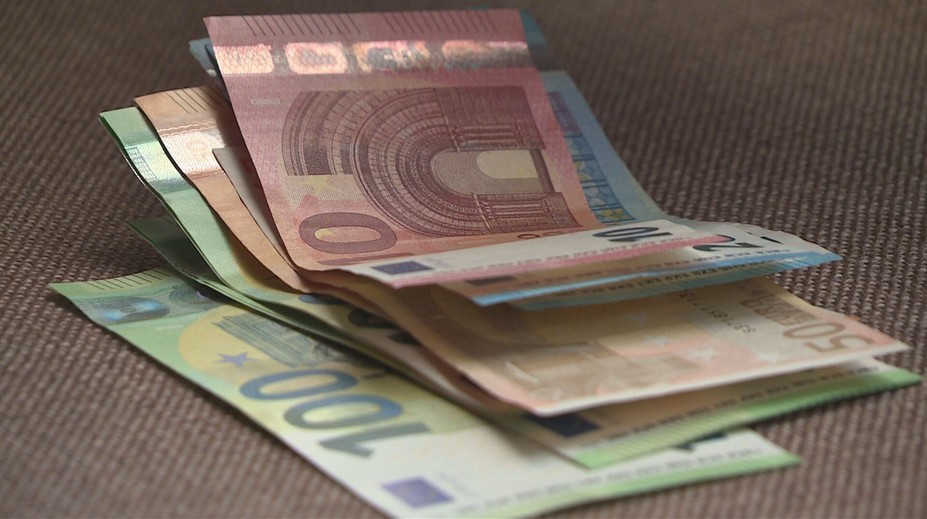 Slováci sporia, no nemajú plán. Starší veria klasike, generácia Z začína investovať už po 20-tke