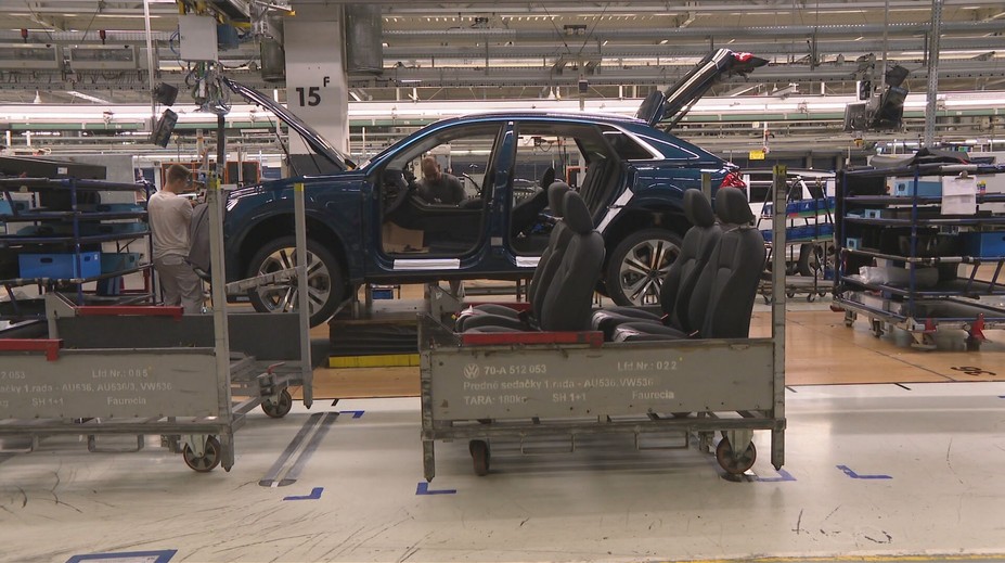 Automobilky sa pobijú o Slovákov. Poznáme ponúkané platy, rozbehne sa masový nábor