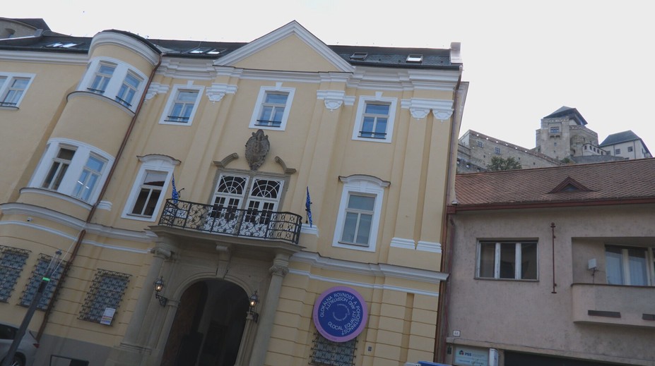 Múzeum na námestí v Trenčíne už nenájdete. Na čo bude mesto využívať vynovenú národnú kultúrnu pamiatku?