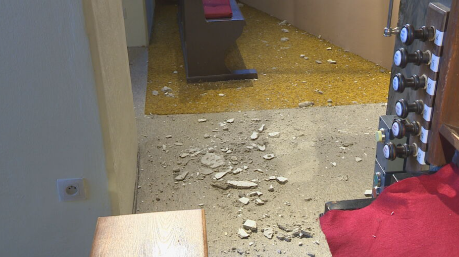 Trvalo len chvíľu, no následky budú ľudia riešiť týždne. Hlásenia o škodách po zemetrasení pribúdajú