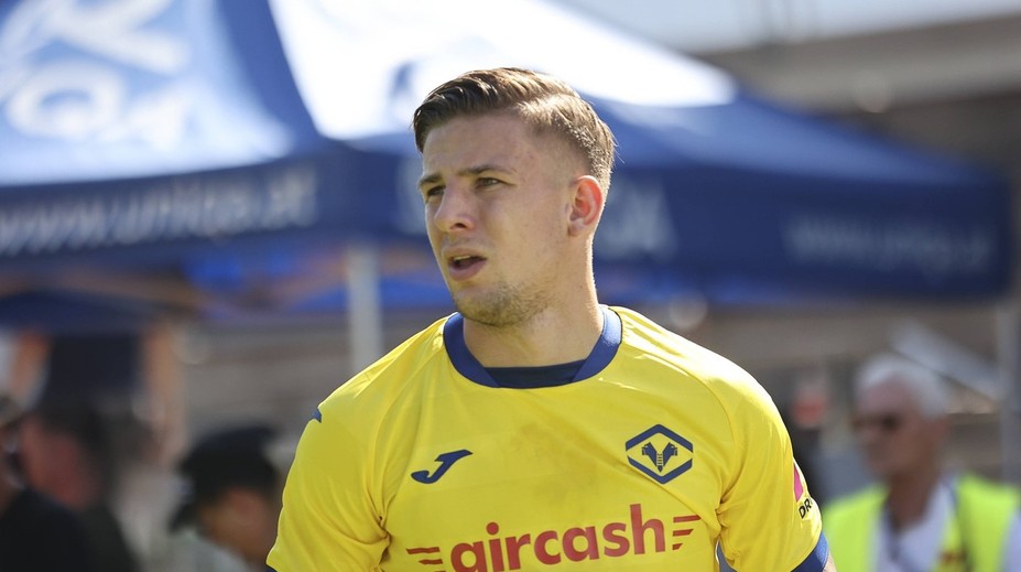 Filmovanie ho vyšlo draho, Obert pri prehre Cagliari videl červenú kartu. Suslovovi sa kopia záchranárske práce