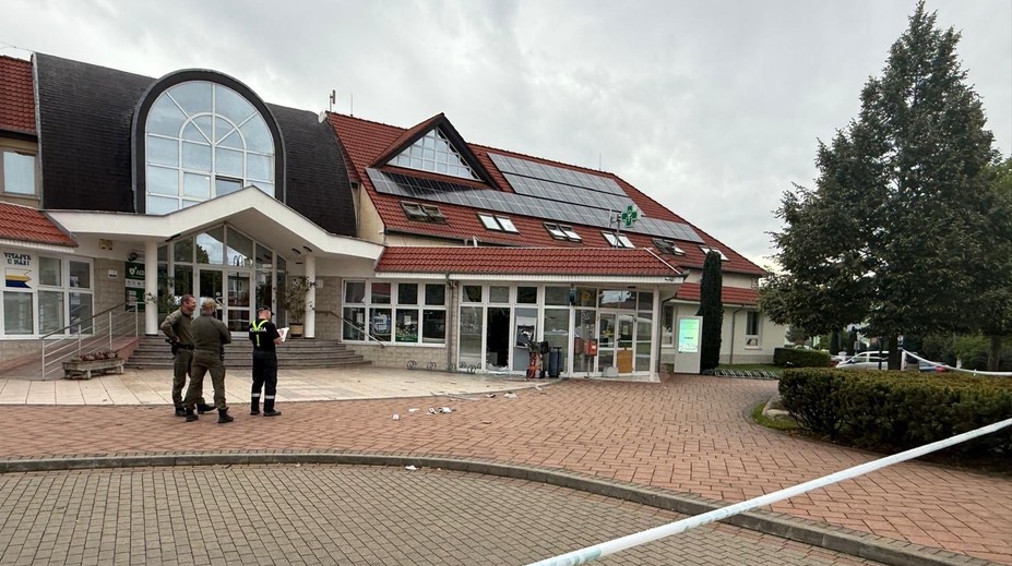 Bankomatový lupič skončil v putách. Po výbuchu v Maduniciach ho po pol roku konečne dolapili