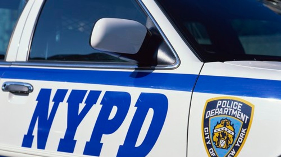 Muž hodil ročné dieťa do odpadovej šachty. Zázrakom prežilo len s ľahkými zraneniami