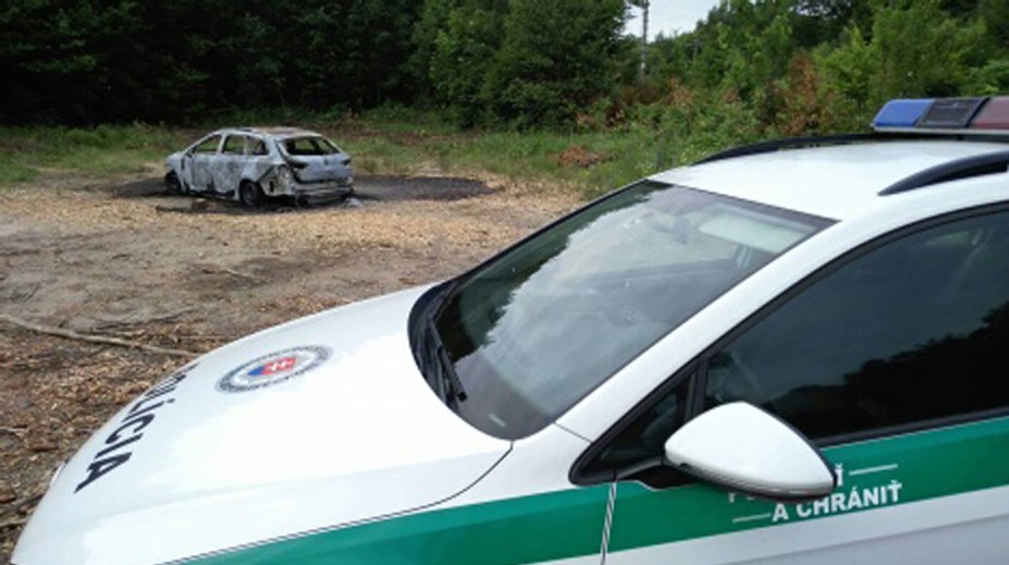 Dvaja muži išli autom na huby. Keď sa vrátili z lesa, vozidlo im pred očami explodovalo