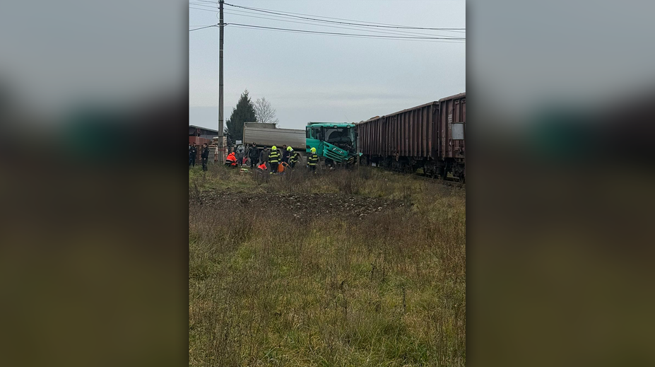 Podrobnosti o zrážke nákladiaku a vlaku. Polícia zverejnila pravdepodobnú príčinu nehody