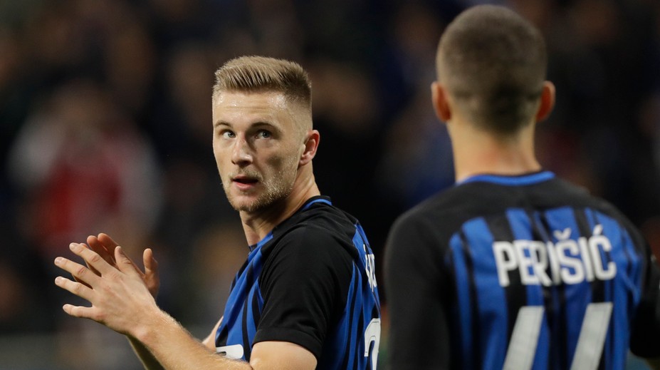 Inter novým lídrom Serie A, Škriniar prispel gólom k debaklu Chieva