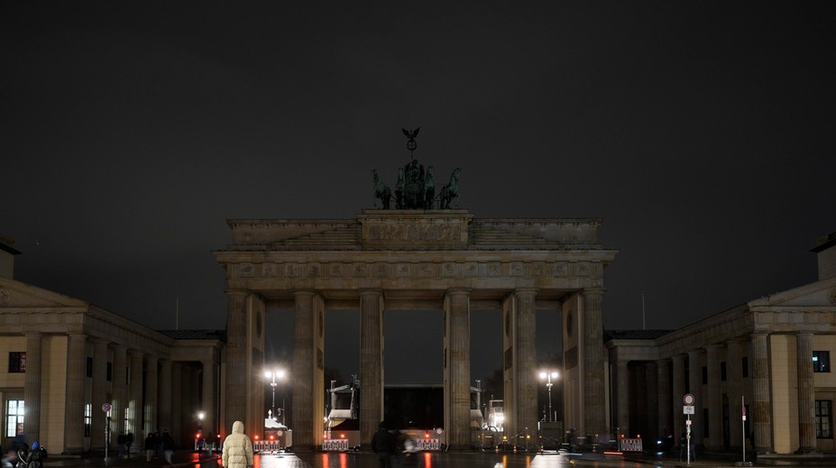 VIDEO: Svet si opäť pripomenul Hodinu Zeme. Svetlá zhasli aj na Prezidentskom paláci