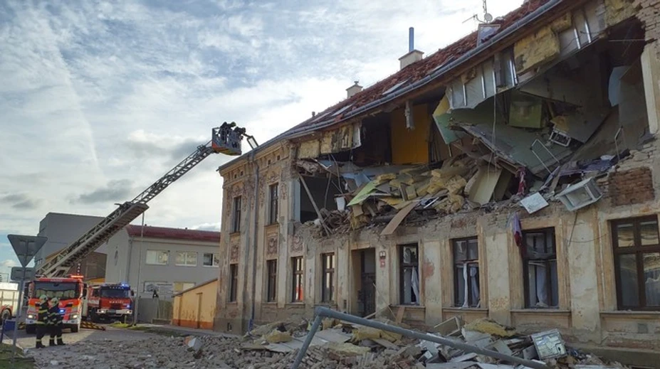 V Znojme explodovala bytovka, hlásia niekoľko zranených