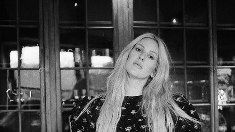 Tehotenstvo tajila, pôrod oznámila nečakaným spôsobom a syna ukázala až teraz