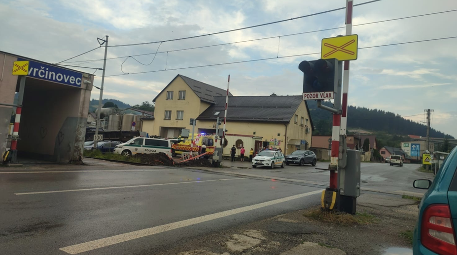 Vážna nehoda vo Svrčinovci. Chlapec (9) sa vybral do obchodu, zrazilo ho nákladné auto