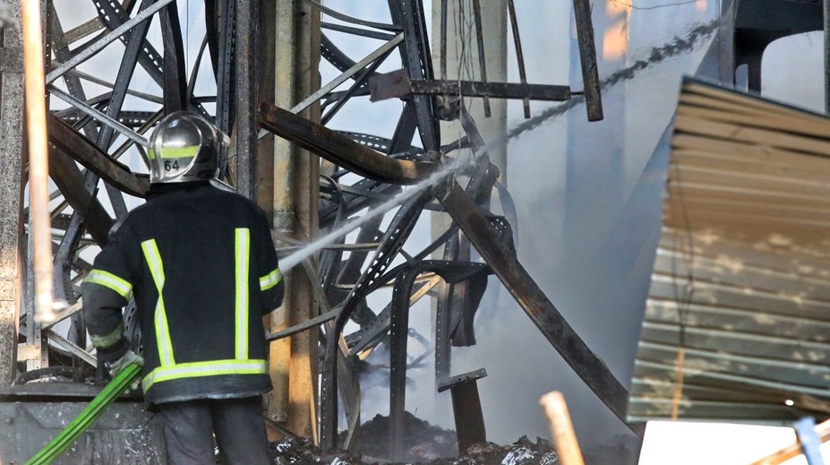 VIDEO: Ruské útoky zabili dve osoby. Raketa spravila dieru na štadióne z najvyššej ligy