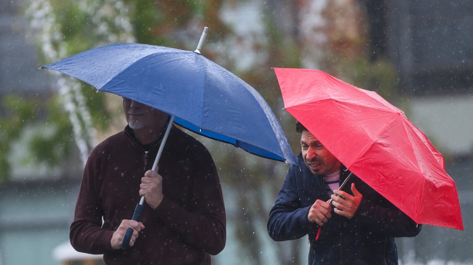 Počasie sa prechodne zlepší. Potom však prídu ďalšie zrážky, niekde aj snehové