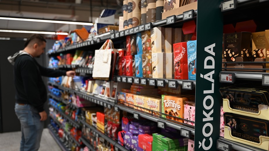 Čipsy aj čokolády zdražejú. Výrobcovia nevedia, čo bude s jedným výrobkom, ktorý Slováci milujú