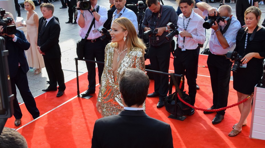 Daniela Peštová ako zlatá bohyňa: Modelka rozžiarila Karlove Vary