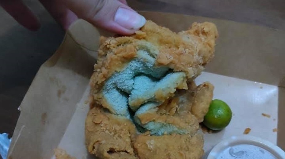 VIDEO: Žena si objednala na donášku rezeň. Po sťažnosti syna neverila, čo našla