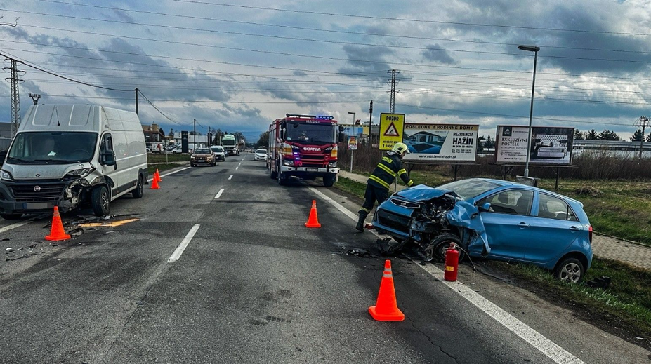 Drsná nehoda na východe. Vodička narazila do auta v protismere