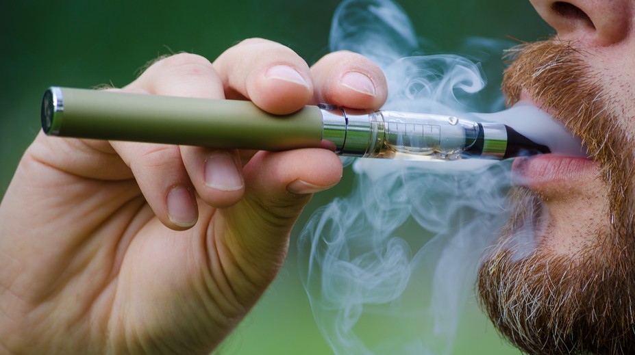 Fajčiari, pozor: E-cigarety obsahujú baktérie, ktoré môžu viesť k vážnym zdravotným problémom