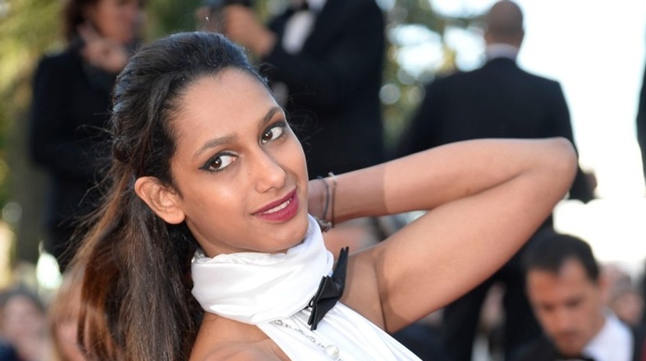 Takéto odvážne šaty ste ešte nevideli! Jeden nesprávny pohyb a všetko vybehne von