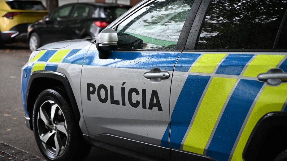 Ďalší útok na bankomat. Tentoraz zostala po výbuchu polovica prístroja v stene