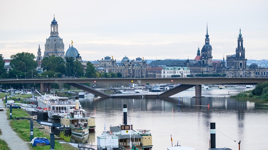 V Drážďanoch sa do Labe zrútila ďalšia časť mosta