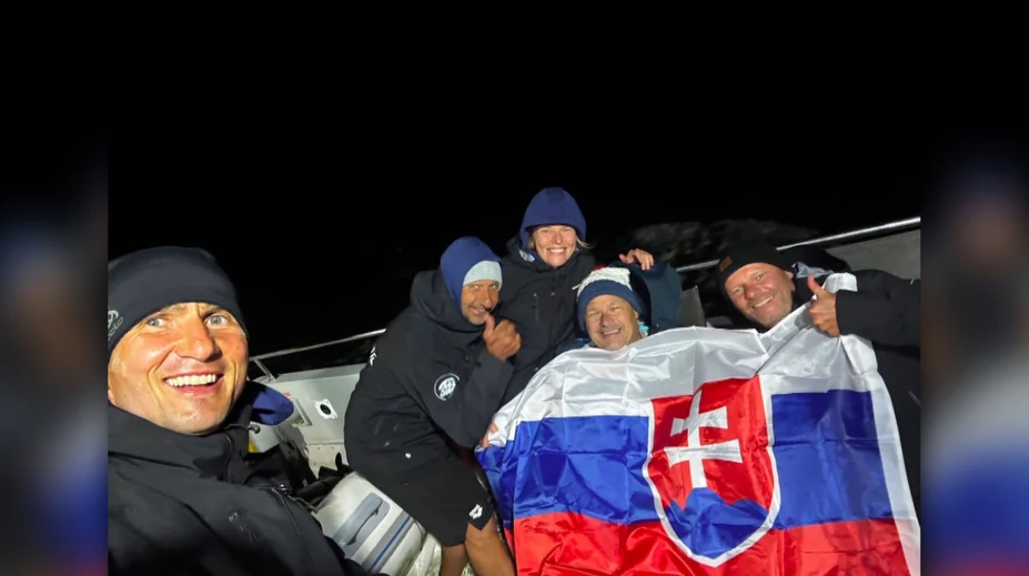 Postavil sa jednej z najťažších plaveckých výziev. Slovák zdolal La Manche za 16 a pol hodiny