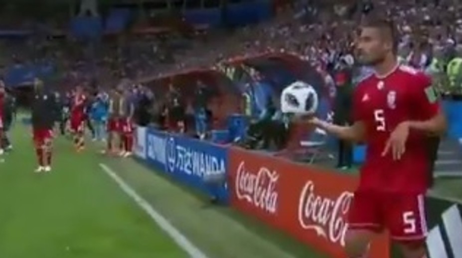 Najhoršie vhadzovanie, aké ste kedy videli. Tento Iránec je hviezdou internetu