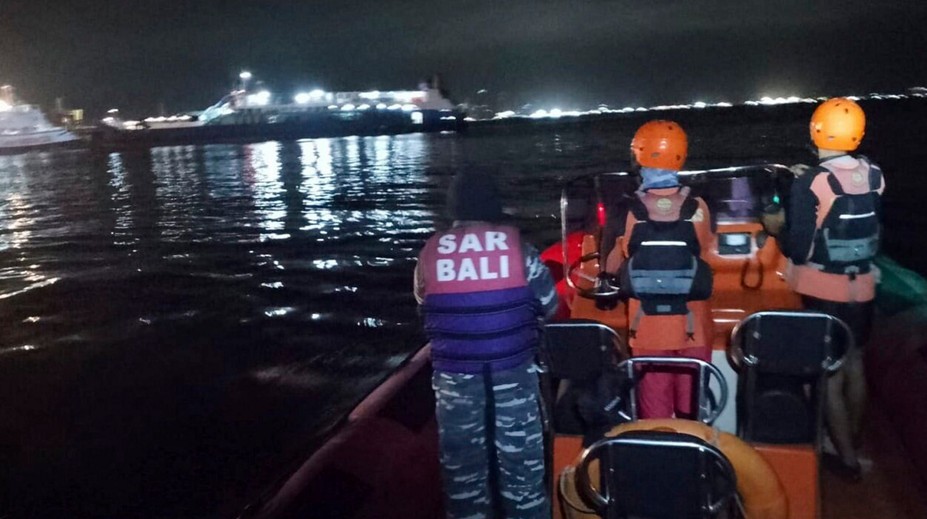 Nešťastie na Bali: Po potopení trajektu hlásia štyroch mŕtvych a desiatky nezvestných