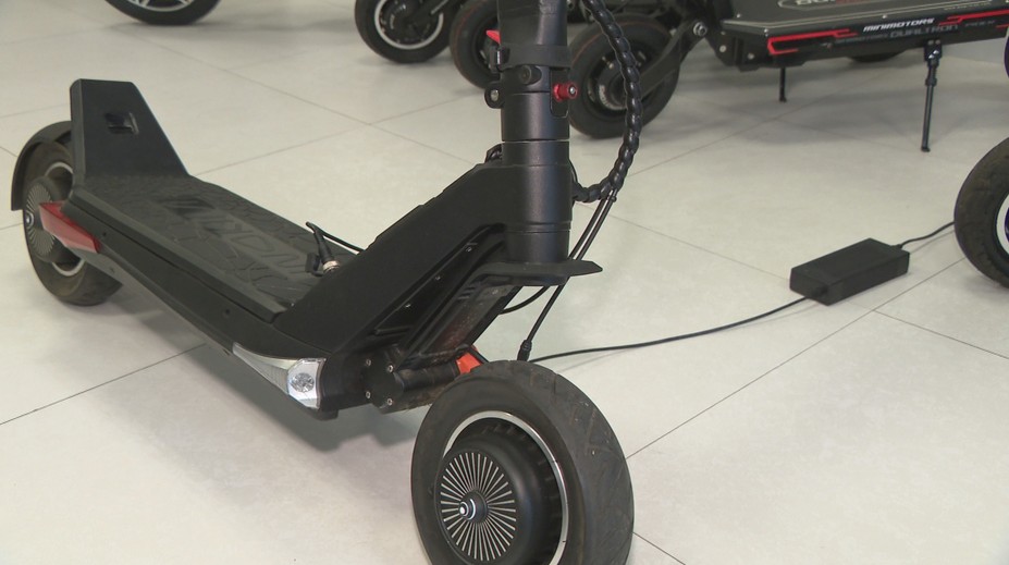 Definitívna stopka pre rýchle elektrické kolobežky. Na cestách už budú nelegálne