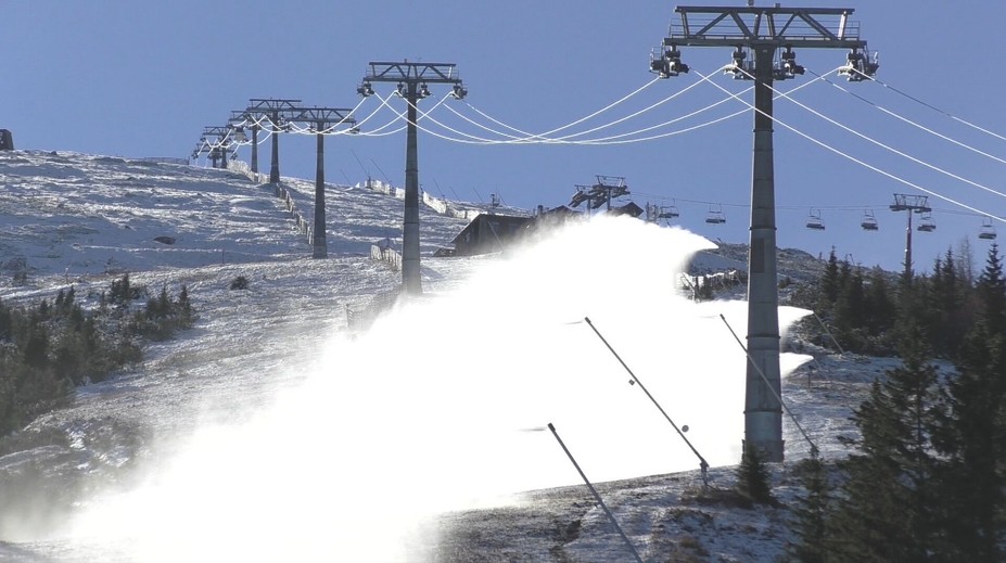 Na horách sa už chystajú na lyžovačku. Testy zasnežovania v Jasnej pod Chopkom dopadli dobre