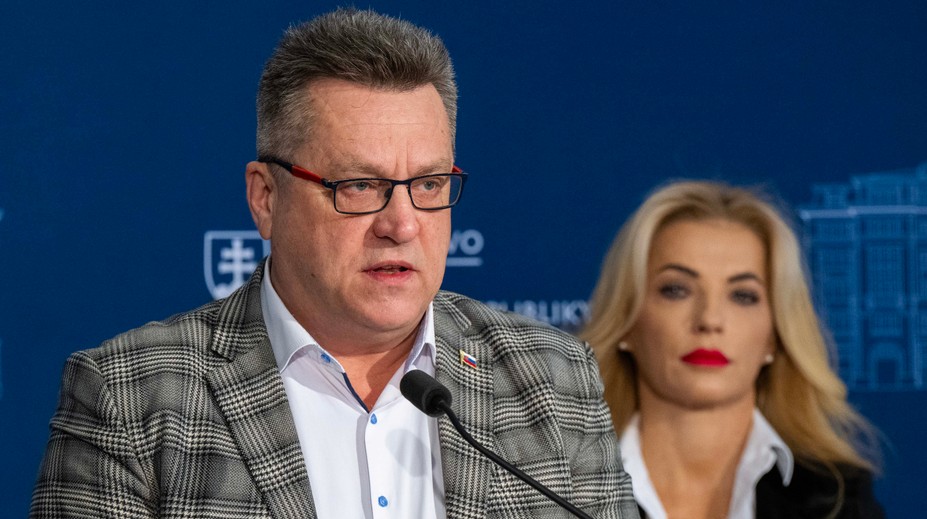 Odpočúvanie a vodičák na polícii. Šéf Fondu na podporu umenia priťahuje pozornosť