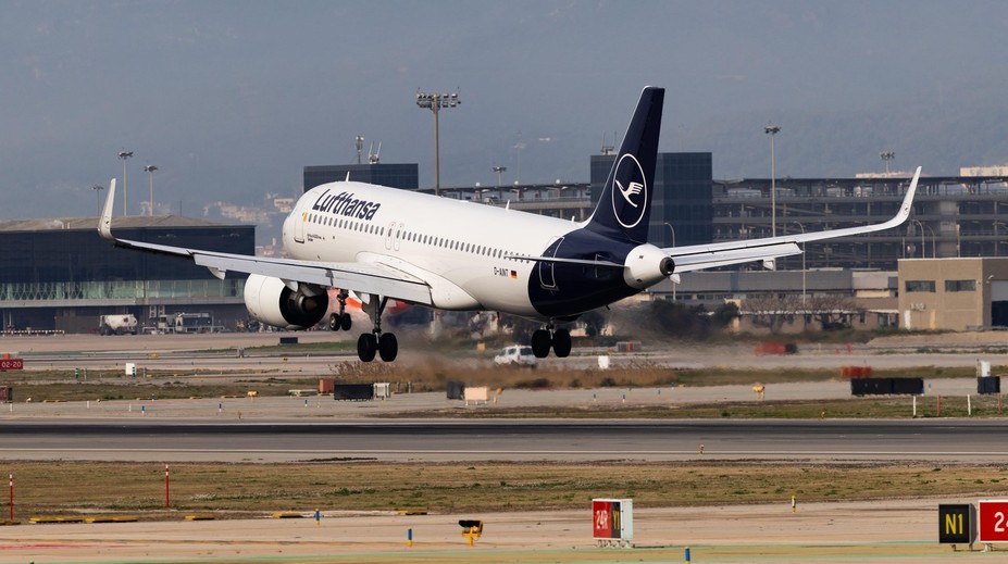 Ďalšie škrty letov pre drahé palivo. Obľúbená letecká spoločnosť ruší až 20-tisíc spojení