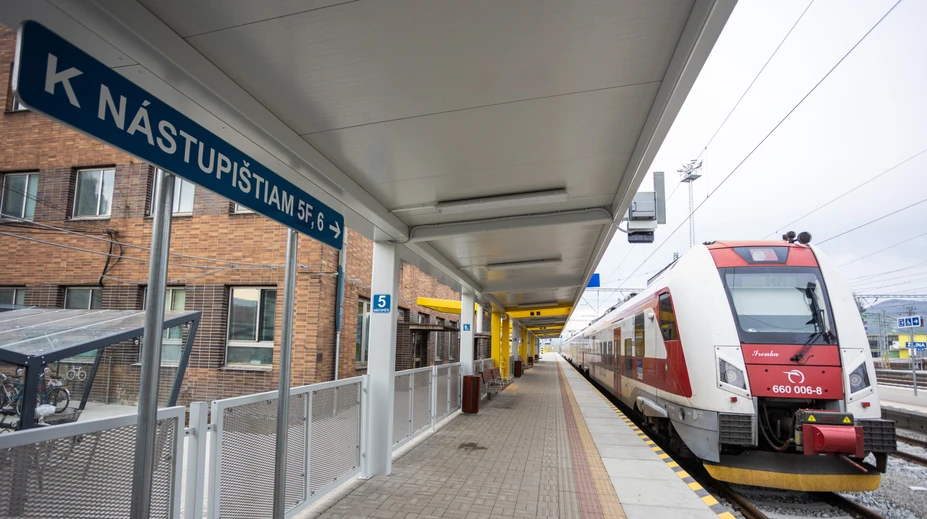 Železničná doprava v okolí Žiliny: Množstvo odrieknutých spojov a náhradná autobusová doprava (PREHĽAD)
