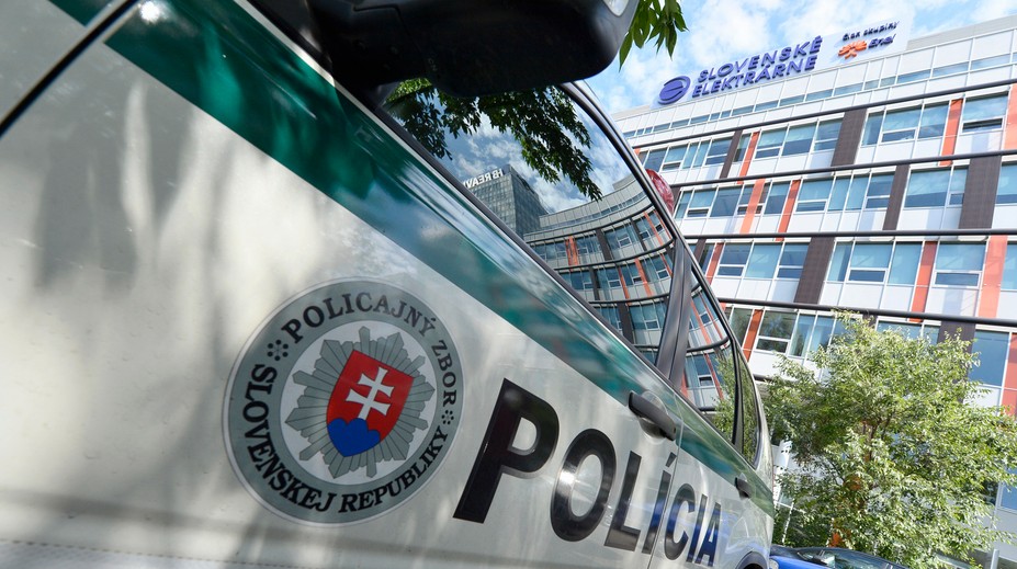 Sekretárka mala lustrovať policajtov, v skutočnosti vraj útvaru aj šéfovala