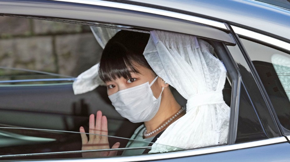 Japonská princezná Mako sa vydala za svojho neurodzeného snúbenca