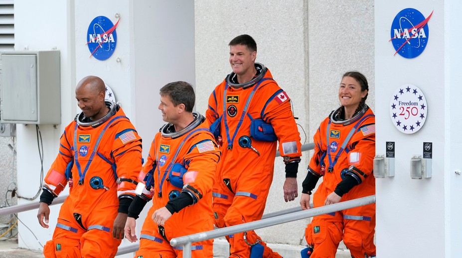 Dôležitá časť misie sa ešte len začína. Astronauti majú podrobný časový harmonogram (prehľad)