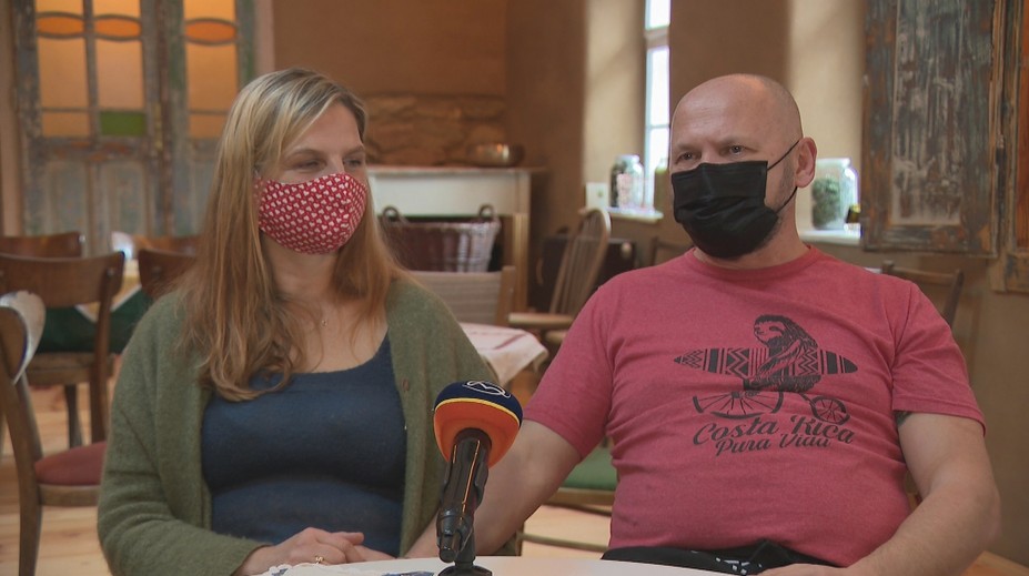 Pandémia koronavírusu im priniesla lásku. Vášniví chalupári sa spoznali cez internet